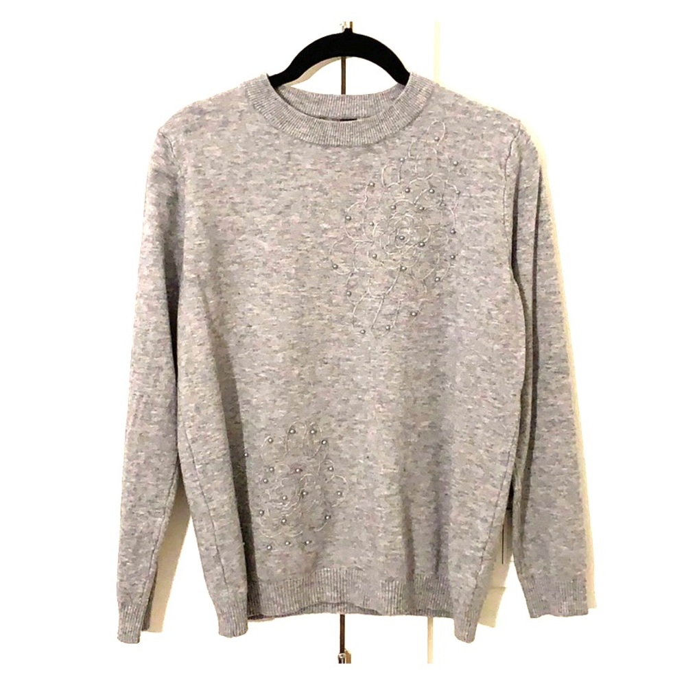 Elegant gray sweater